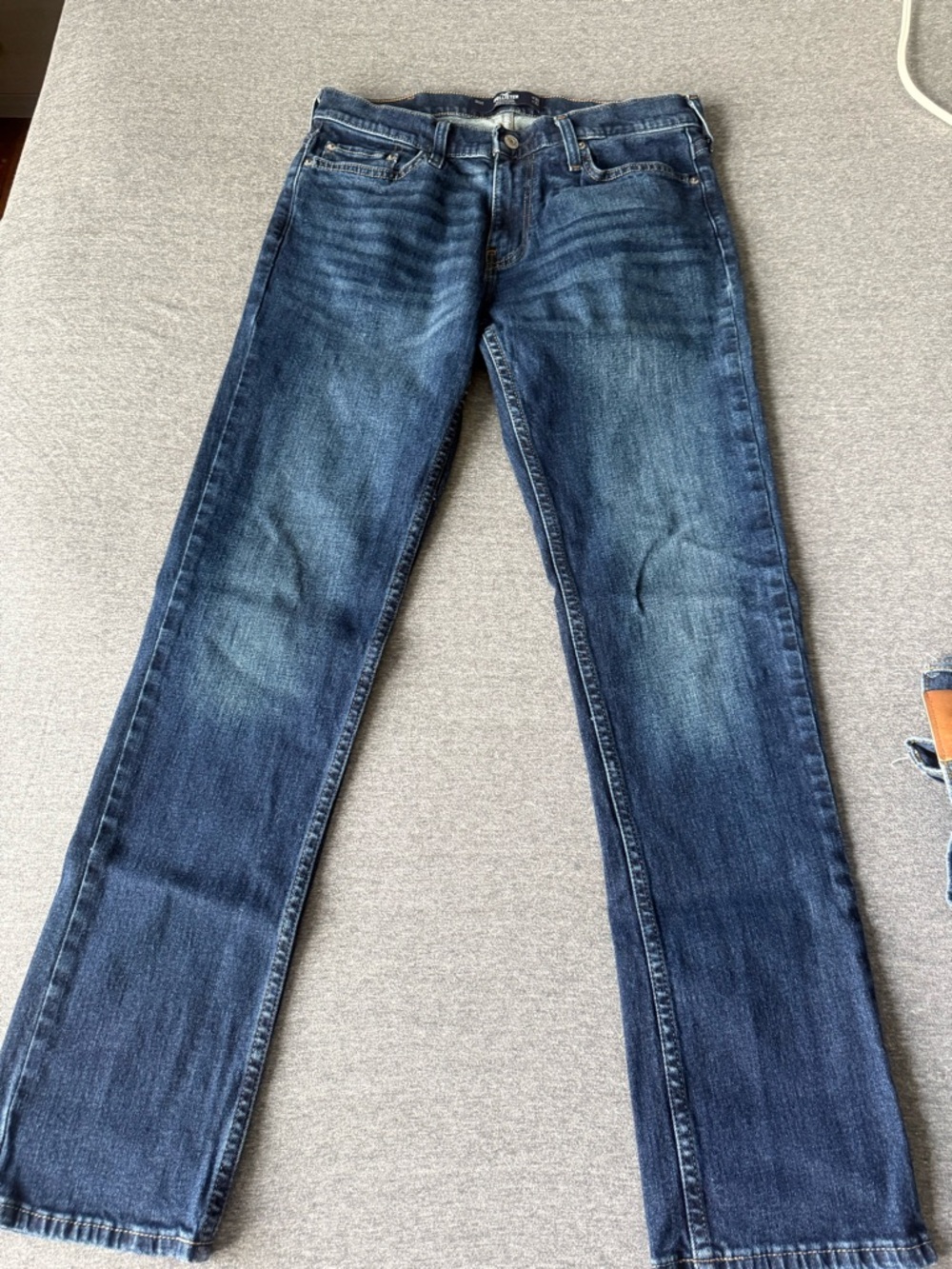 Hollister Men's Slim Straight Jeans in Dark Blue Wash